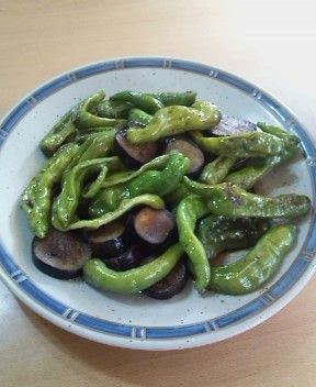 なすと伏見とうがらしの炒め物