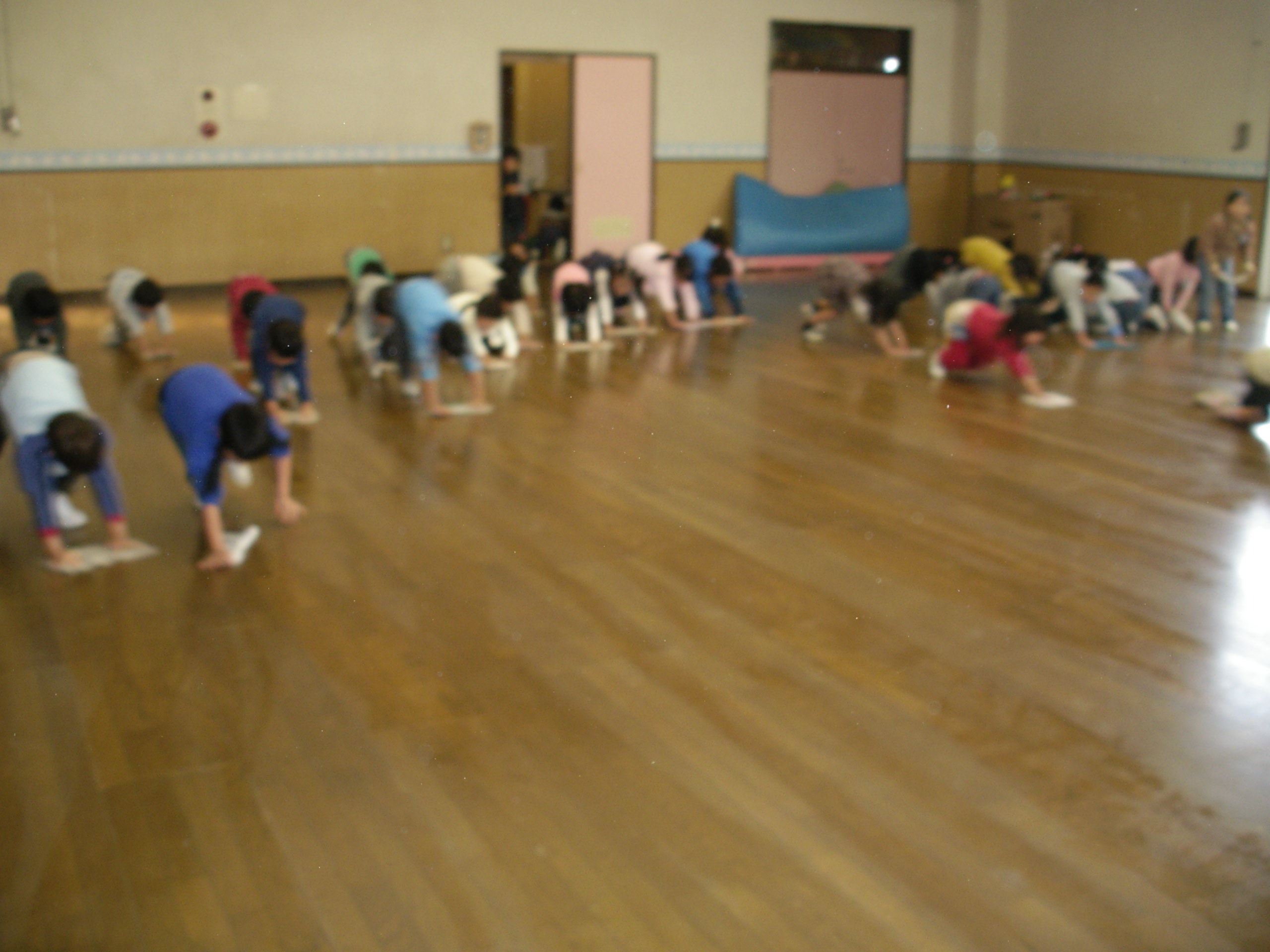 あおば台第二子育てわくわく広場あおば台第二 柿の木大きくなーれ！