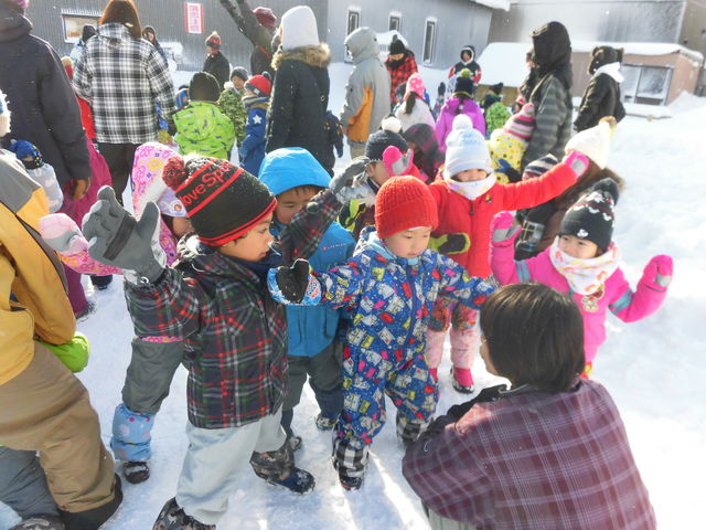 親子の雪遊び 八雲マリア幼稚園日記