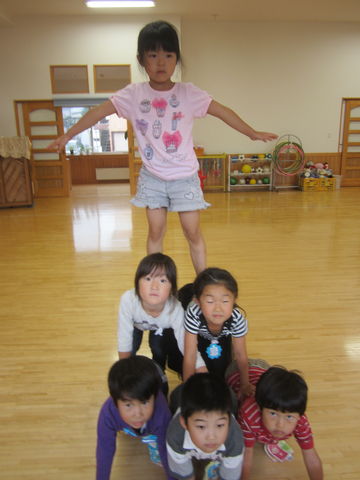 組体操の技をご紹介 青バッチさん 八雲マリア幼稚園日記