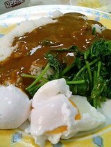 玉子とほうれん草カレー(767円)