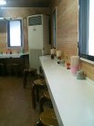 カウンターのみの店内