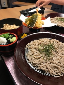 餯 (3)