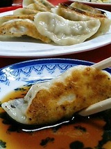来来軒 ギョーザ 300円