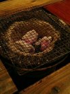 各テーブルに備え付けられた炭