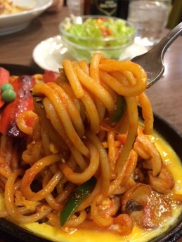 喫茶リッチ 鉄板ナポリタン 960円