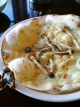 ル・パスタガーデン きのこ入りジェノバクリームピザ