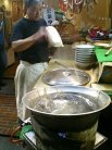 これが噂の刀削のシーンです!