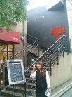 店舗外観とビラ配り中のスタッフさま