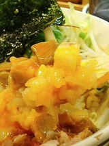 ラーメン こぶ志 塩釜チャーシューユッケ丼(350円)