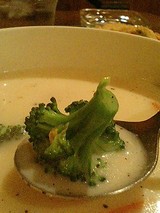 SOUP&CAFE cherry ブロッコリーの豆乳スープ(800円)