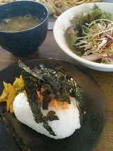 和風サラダ、おむすびセット(120円)