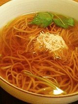かけそば(730円)