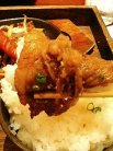 お肉でご飯を巻いてみた。