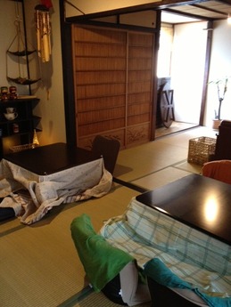 段カフェ 店内