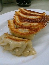 共進軒 餃子 410円