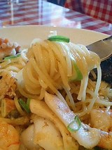 モルトボーノ 新鮮魚介類のペペロンチーノ