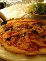 ベジキッチンやまつじ キノコのマリネと葉野菜のピッツァ(900円)