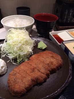 牛かついろは 牛かつ麦めしとろろセット 1300円 (1)