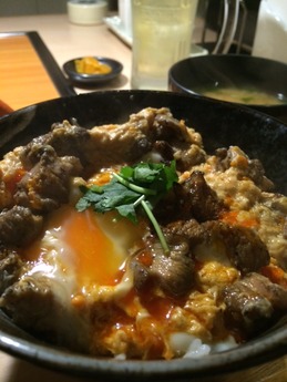 鳥奉行 丹波鶏 炙り親子丼 710円