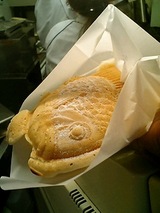 しっぽのあんこ三宮店 鯛焼きクリーム(130円)