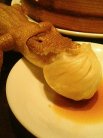 ワニも美味そうに食ってます。