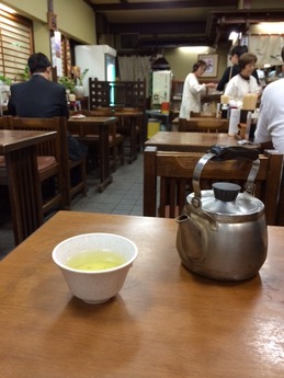 しみず 店内