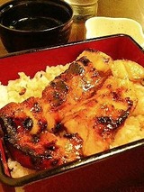 かばくろ ぶたかば重(並)580円