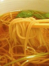 かけそば(730円)