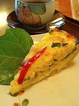 あーてぃ 季節の野菜たっぷりキッシュ 300円