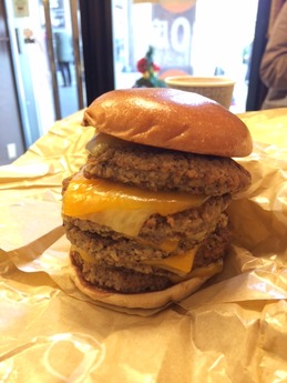 ロッテリア堺東 絶品タワーチーズバーガー 500円 (1)