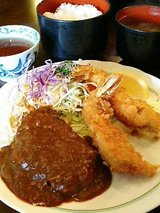 味神戸 エビバーグ定食(1150円)