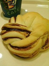 ぶぅらんじぇ貿易センター チョコの白パン