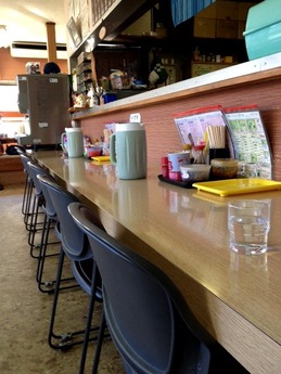 味八ラーメン 店内