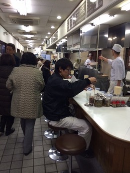 ひらお 店内