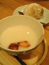 パスタリッチ クリームスープとパン(380円)