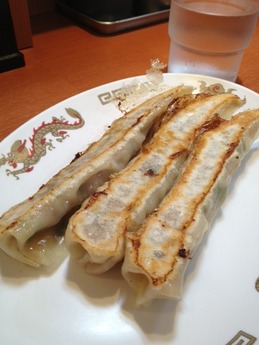 たんたん 手作りジャンボ餃子 240円