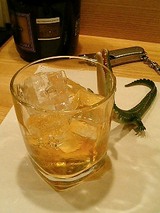 お酒はいつものボトルキープ(ウィスキー)を。
