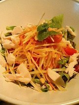 タイ風 蒸し鶏と青いパパイヤのサラダ