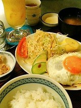 タジマハール ハンバーグ定食 800円
