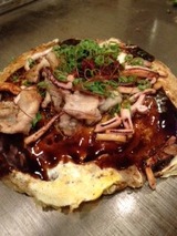ハチ やんじゃ焼 いか豚玉 760円