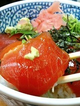 駅前 まぐろづけ丼 580円