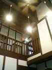 吹き抜けの店内