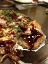 ハチ やんじゃ焼 いか豚玉 760円