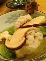 贅沢に松茸を巻いて食べてみる。
