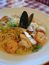 モルトボーノ 新鮮魚介類のペペロンチーノ