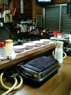カウンターのみの店内