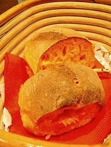 カルボナイオ 自家製トマトパン