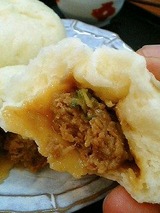 蒸龍 豚饅頭 90円
