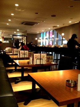カフェエスタシオン 店内